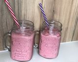 A picture of step 1 of Banana and strawberries smoothie.
