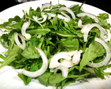 Foto del paso 1 de la receta: Ensalada de rúcula con brevas, uvas morada y queso Feta