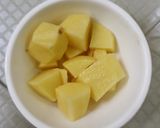 A picture of step 2 of Dum Aloo.