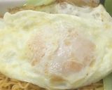 Hình bước làm 3 của món Các cách chiên trứng ốp la đơn giản nhất