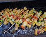 Foto del paso 5 de la receta: Brochetas de cerdo, pimiento, piña y cebolla blanca, asadas al carbón