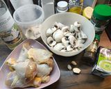 Fehérboros csirkepörkölt kakukkfűvel és gombával recept fázis 1 fotója