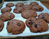 Foto langkah ke 3 dari resep Raisin chocolate soft cookies.
