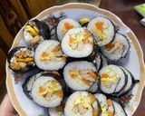 Hình bước làm 5 của món Cơm cuộn-kim pắp