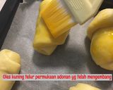 Foto langkah ke 7 dari resep Roti Unyil isi sosis.