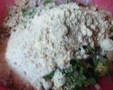A picture of step 4 of Roti ke pakory ball.