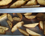 Foto langkah ke 3 dari resep Potato Wedges.