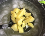 Foto del paso 3 de la receta: Bacalao o merluza en crema de pimientos con patatas a mi manera