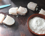 Foto del paso 2 de la receta: Medallones de meluza con tomate frito de bote