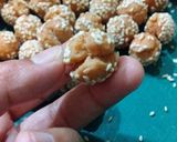 Foto langkah ke 9 dari resep Onde-onde Ketawa mini.