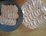 Foto langkah ke 5 dari resep Cireng isi sosis hot.