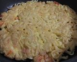 Foto langkah ke 4 dari resep Dadar Mie Instant Crunchy.