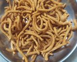 તીખા ગાંઠિયા (Tikha Ganthia Recipe In Gujarati) રેસીપી સ્ટેપ5ફોટો