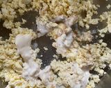 A picture of step 2 of Egg- Sausage Mayonnaise Sandwich.
