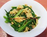 Foto langkah ke 6 dari resep Tumis sawi hijau telur.