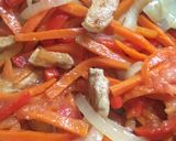 Foto del paso 4 de la receta: Pastas con verduras y pollo salteado