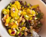 Foto del paso 1 de la receta: Ensalada de langostinos, aguacate y mango
