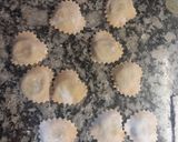 Foto del paso 22 de la receta: Ravioles Caseros Rellenos de Pollo, Mortadela y Espinaca con Salsa de Pollo
