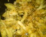 Foto del paso 5 de la receta: Revuelto de papas fritas zapallitos y cebolla fácil y delicioso