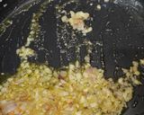 Foto langkah ke 5 dari resep Nasi Goreng Selimut.