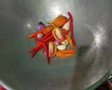 Foto langkah ke 2 dari resep Sambal terasi tomat segar.