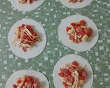 Foto del paso 3 de la receta: Empanadas de tomate, queso y salchichas