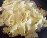 A picture of step 4 of Pappardelle al ragù di salsiccia e funghi.