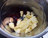 A picture of step 2 of Apple and Beetroot sauce.