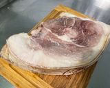 Une image de l'étape 1 de Rouelle de porc confite aux pommes de terre, carottes et champignons.