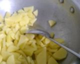 A picture of step 4 of Aloo karhai.
