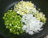Foto del paso 3 de la receta Calabacín con verduritas y gambas 🥒