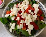 A picture of step 3 of Spinach and Mozzarella Salad.