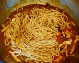 Foto del paso 5 de la receta: Spaghetti con sepia y salsa picante