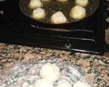 Foto del paso 5 de la receta: Bombitas de papa rellenas de queso panisadas
