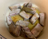 Foto del paso 1 de la receta: Patatas con costillas y alcachofas