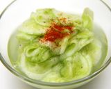 Klasszikus uborkasaláta recept fázis 6 fotója