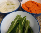 Foto del paso 3 de la receta: Manitas y lengua de cerdo en escabeche