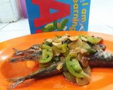 Foto langkah ke 7 dari resep Oseng ikan lombok ijo.