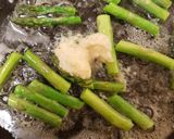 A picture of step 1 of Avocado, Asparagus tomato with Grated mozarella Dish.