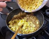 Foto del paso 6 de la receta: Guiso de carne con papas fritas y ensalada palta, mango y tomate