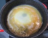 Tortillás 🍕 tojásos pizza 🌯🍳 szalámival és sajttal 🧀 recept fázis 2 fotója