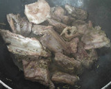 Foto del paso 3 de la receta: Cordero guisado con batata y cebolla caramelizada