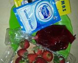 Foto langkah ke 1 dari resep Olahan Strawberry~Puding Strawberry Susu.