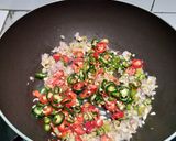 Foto langkah ke 4 dari resep Ayam Suwir Pedas Kemangi.