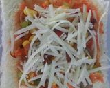 Foto langkah ke 5 dari resep Pizza Roti Tawar 🍕😋.