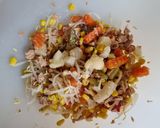 Foto del passaggio 3 della ricetta Insalata di orzo perlato svuota dispensa