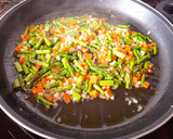 Foto del paso 3 de la receta: Arroz con pollo y espárragos