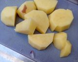 A picture of step 2 of Aloo Akni.