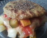 Foto del paso 18 de la receta: Arepa con chía y panela rellena de vegetales salteados... 🍯🍘🌽🧀🥗🥙🥗🧀🌽🍘🍯