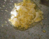 Foto langkah ke 1 dari resep Nasi goreng daun jeruk.